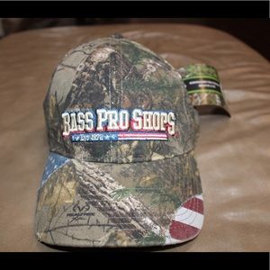 Never worn bass pro real tree camo hat
